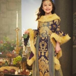 Chasing fireflies size 7/8 queen dress. Excellent condition. Worn twice.